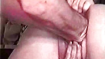 BBW-officer naken mogen Julie Cash ansluter till en Sleazy Sex Party