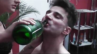 Hot busty Julia mogna milfar Ann lagar en stygg kuk