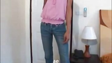 Blonda MILF mogna sexiga kvinnor Dee Williams kan inte säga nej till Young D!