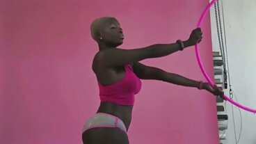 BJ RAW: Kiki mgna damer Klout's Facial Vacation på PorrHD