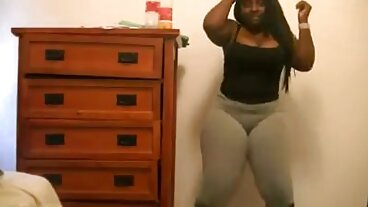 Två unga skönheter kåta äldre kvinnor älskar att göra lite analt