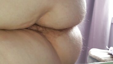 Blond bystig MILF hittade en nakna mogna damer pojkleksak att leka med